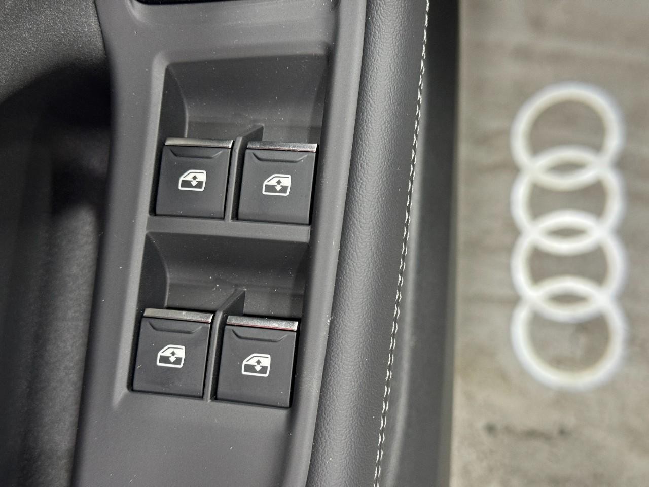 Audi A5 Vehicle Full-screen Gallery Image 26