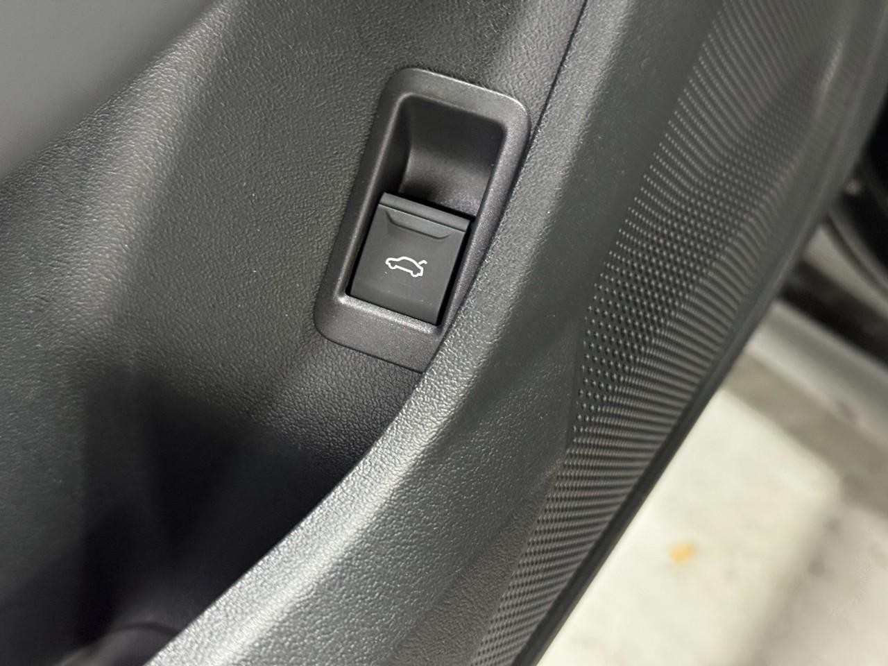 Audi A5 Vehicle Full-screen Gallery Image 27