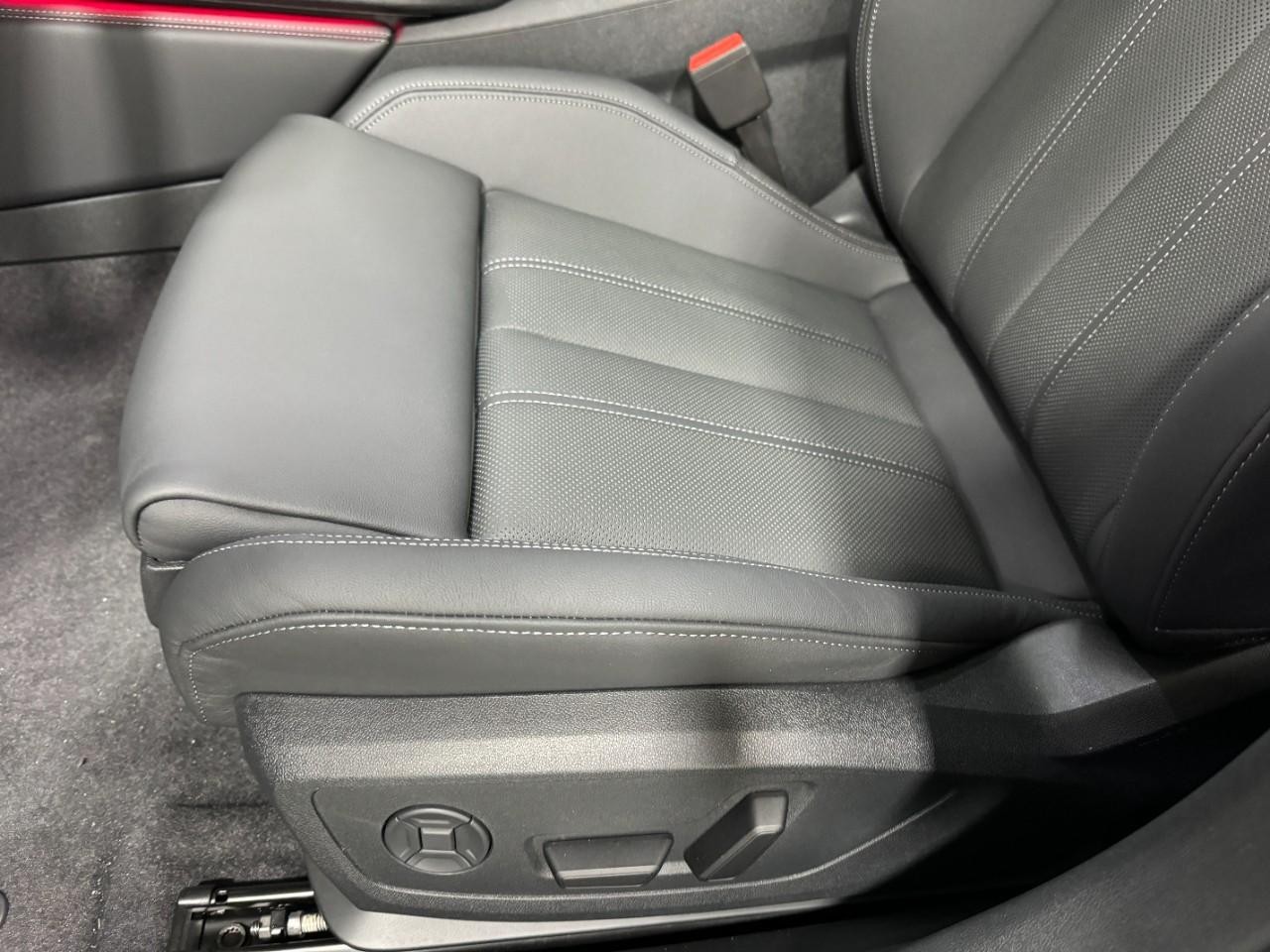 Audi A5 Vehicle Full-screen Gallery Image 29