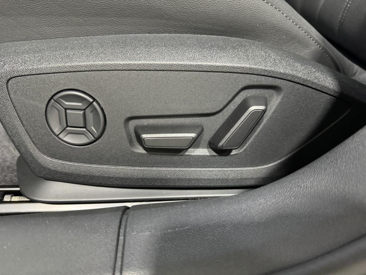 Audi A5 Vehicle Full-screen Gallery Image 30