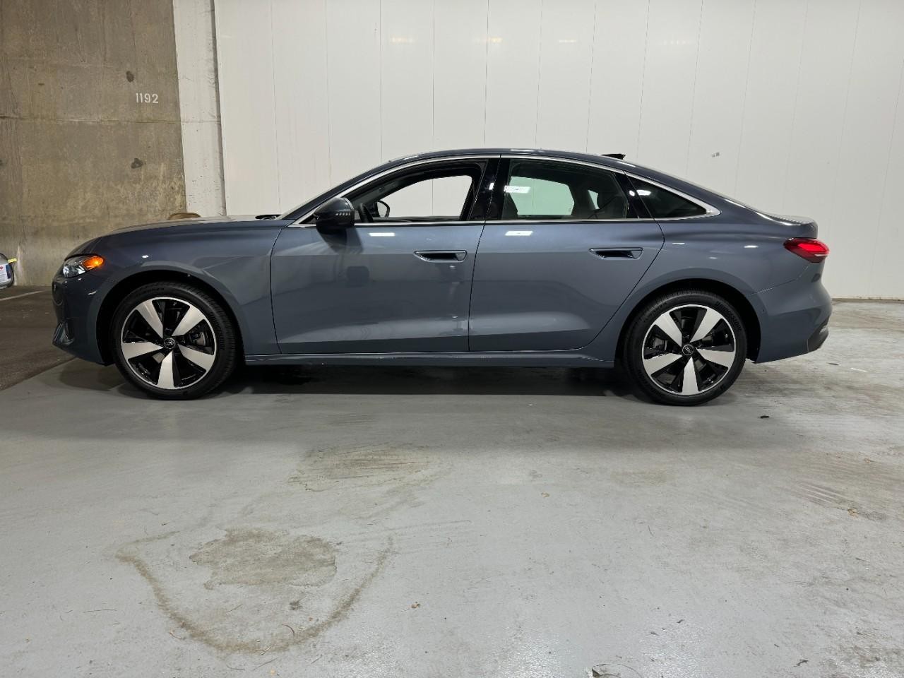 Audi A5 Vehicle Full-screen Gallery Image 2