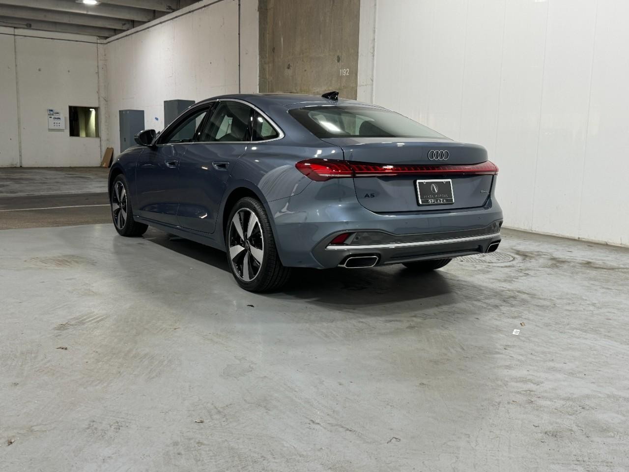 Audi A5 Vehicle Full-screen Gallery Image 3