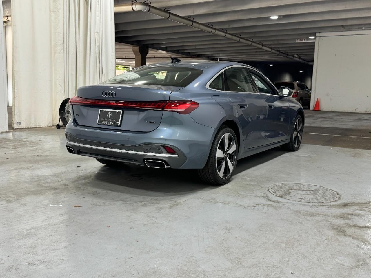 Audi A5 Vehicle Full-screen Gallery Image 4