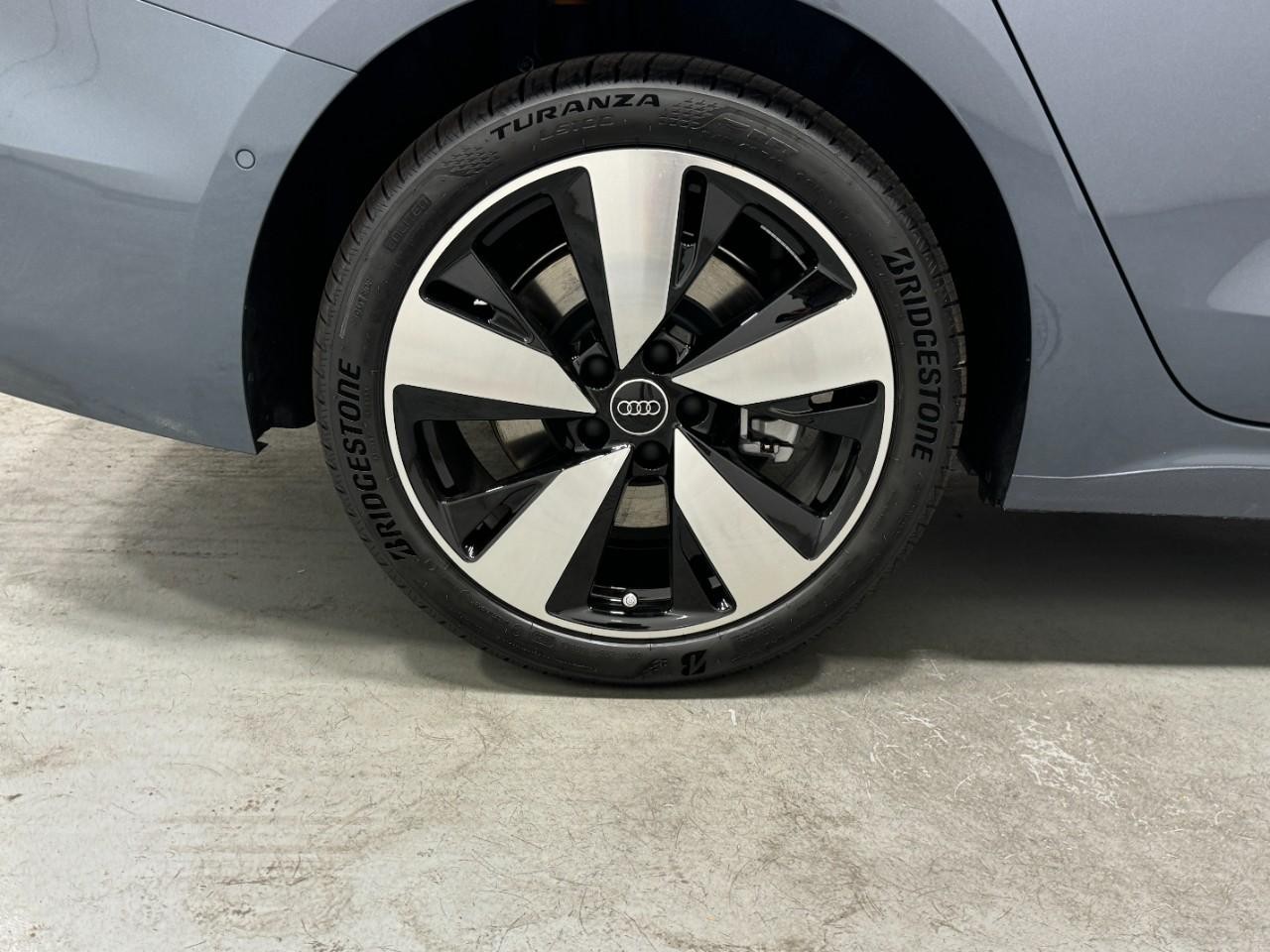 Audi A5 Vehicle Full-screen Gallery Image 5