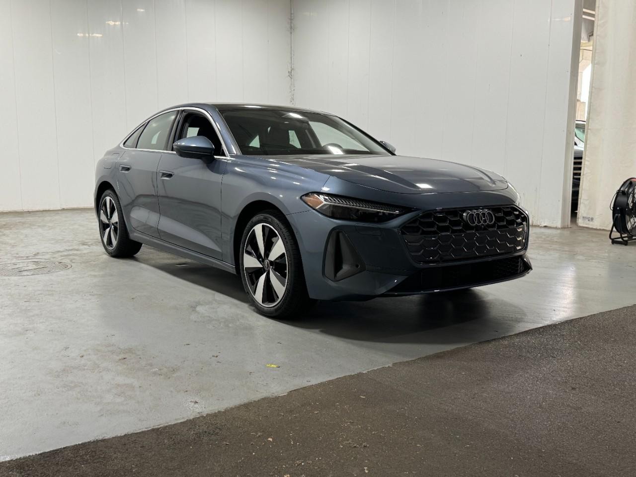 Audi A5 Vehicle Full-screen Gallery Image 6