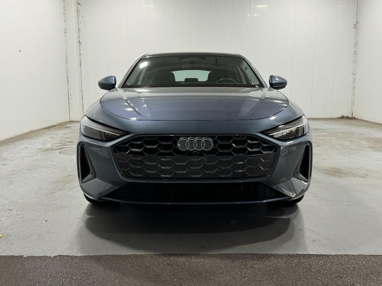 Audi A5 Vehicle Full-screen Gallery Image 7