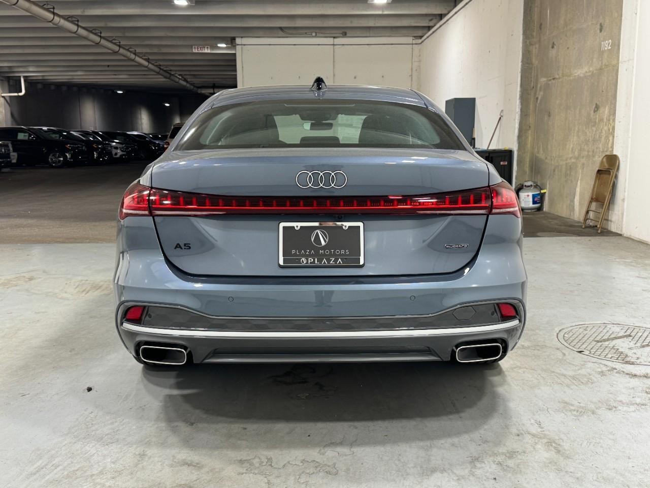 Audi A5 Vehicle Full-screen Gallery Image 9