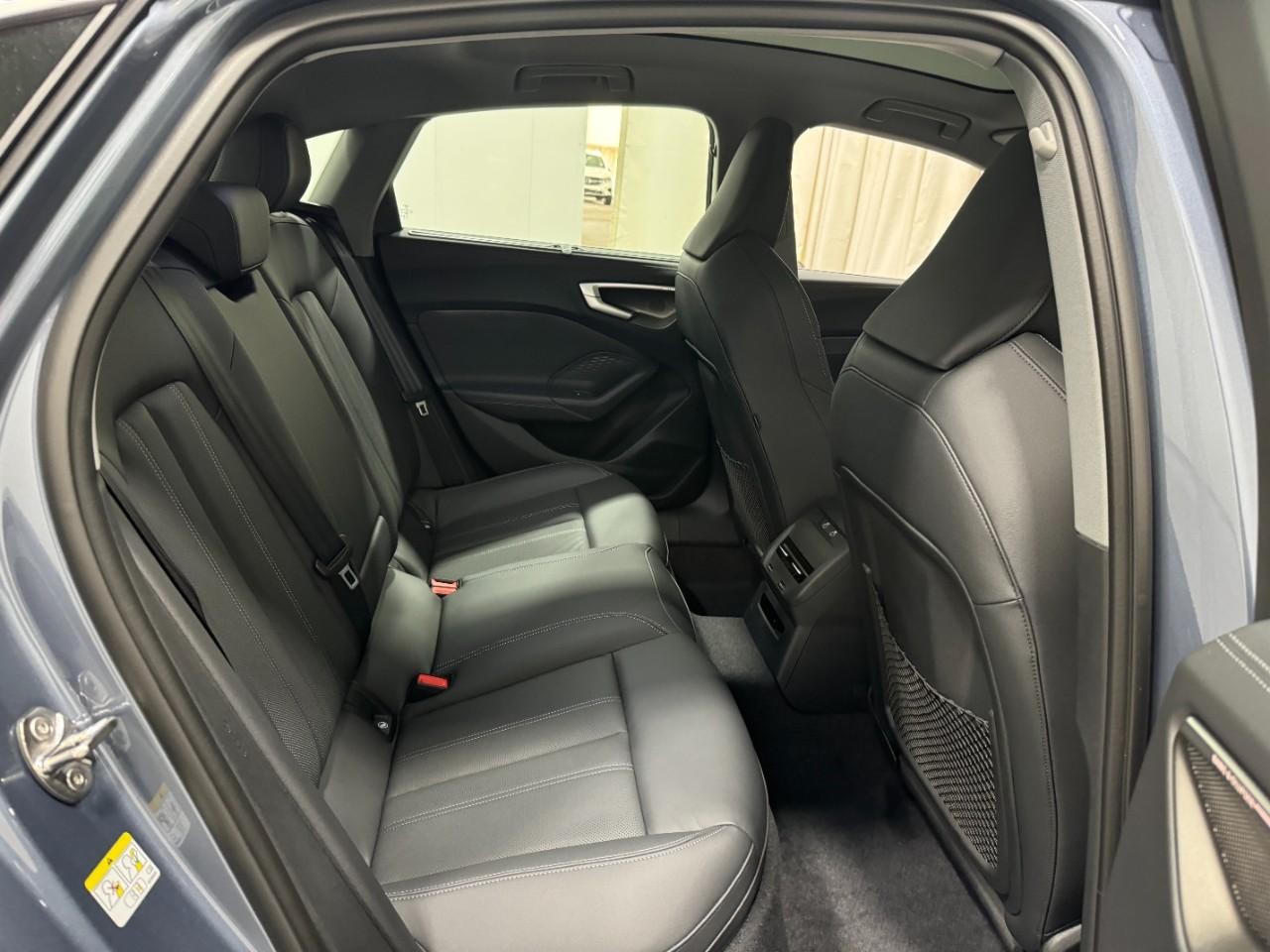 Audi A5 Vehicle Full-screen Gallery Image 10