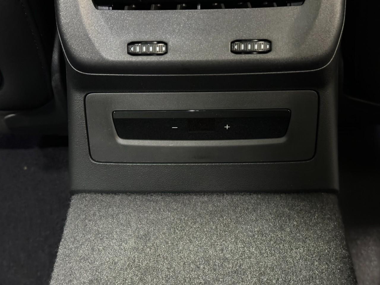 Audi A5 Vehicle Full-screen Gallery Image 11