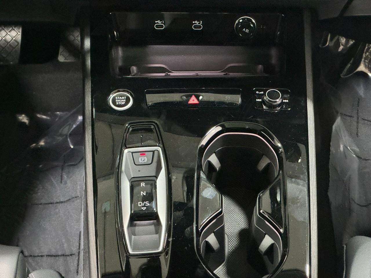 Audi A5 Vehicle Full-screen Gallery Image 16