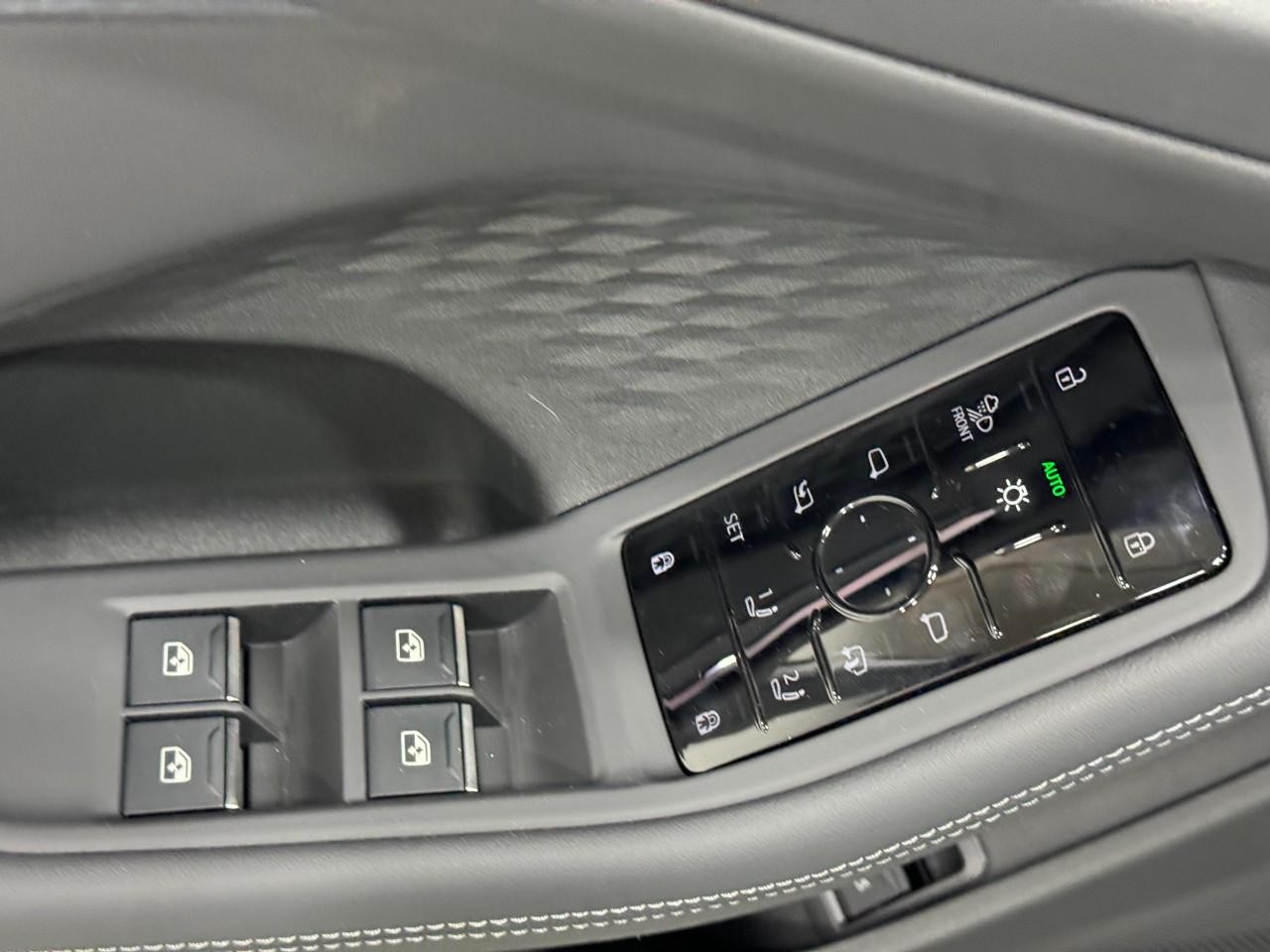 Audi A5 Vehicle Full-screen Gallery Image 23