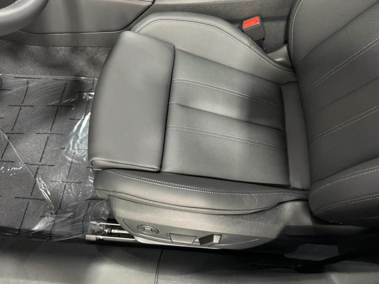 Audi A5 Vehicle Full-screen Gallery Image 26