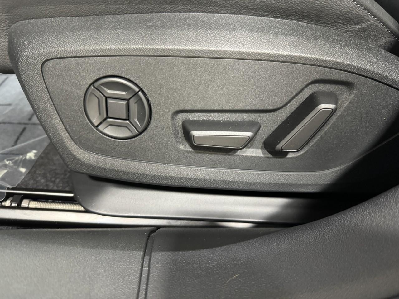 Audi A5 Vehicle Full-screen Gallery Image 27