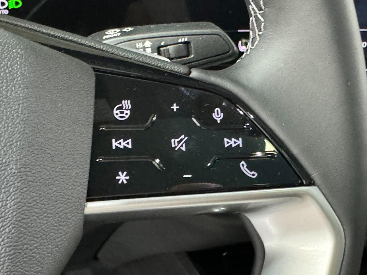 Audi A5 Vehicle Full-screen Gallery Image 30