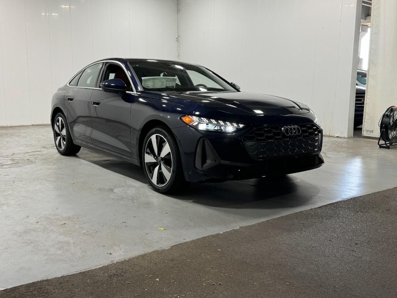 Audi A5 Vehicle Full-screen Gallery Image 6