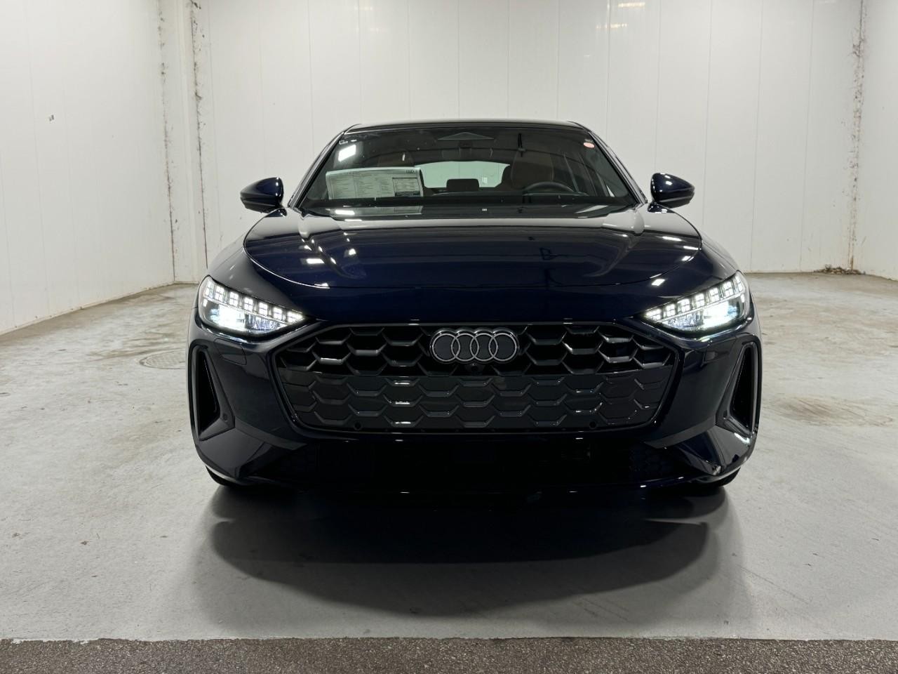 Audi A5 Vehicle Full-screen Gallery Image 7