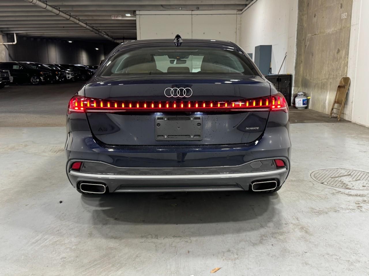 Audi A5 Vehicle Full-screen Gallery Image 9