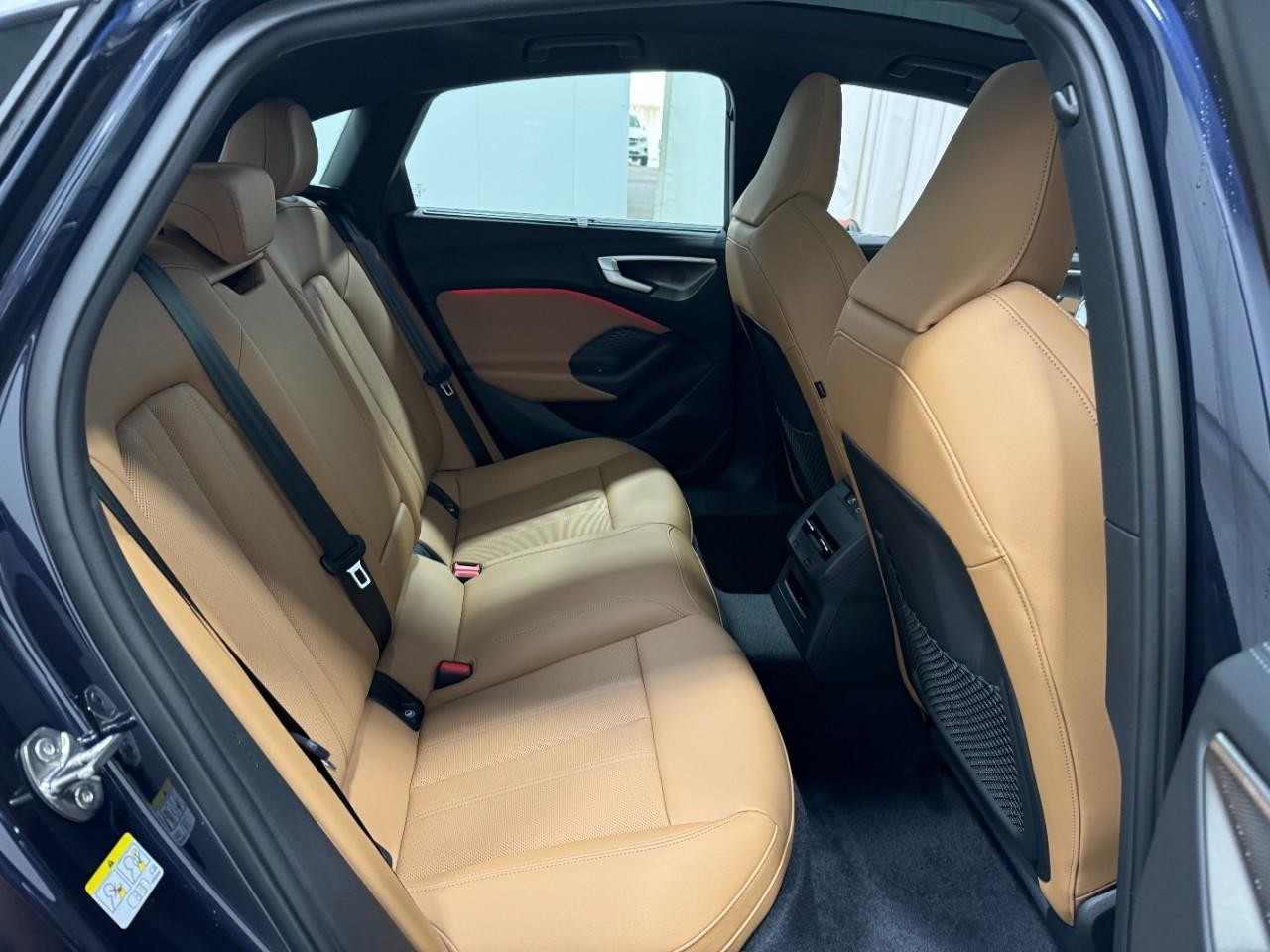 Audi A5 Vehicle Full-screen Gallery Image 10