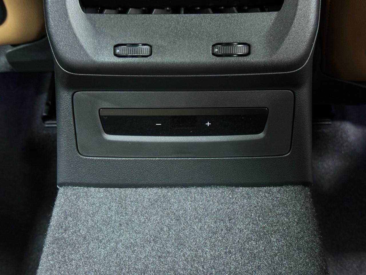 Audi A5 Vehicle Full-screen Gallery Image 11