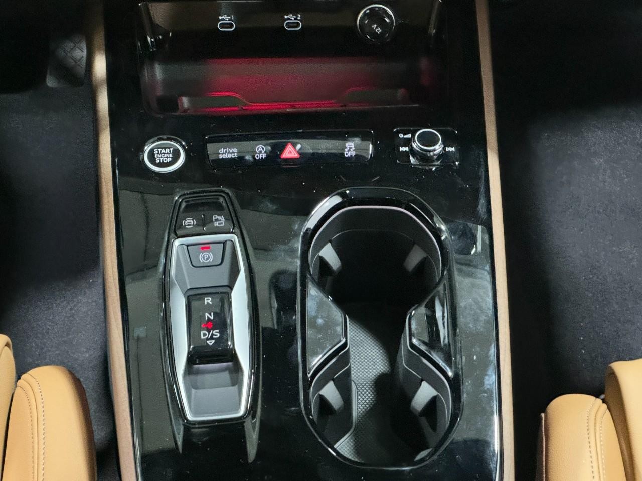 Audi A5 Vehicle Full-screen Gallery Image 16