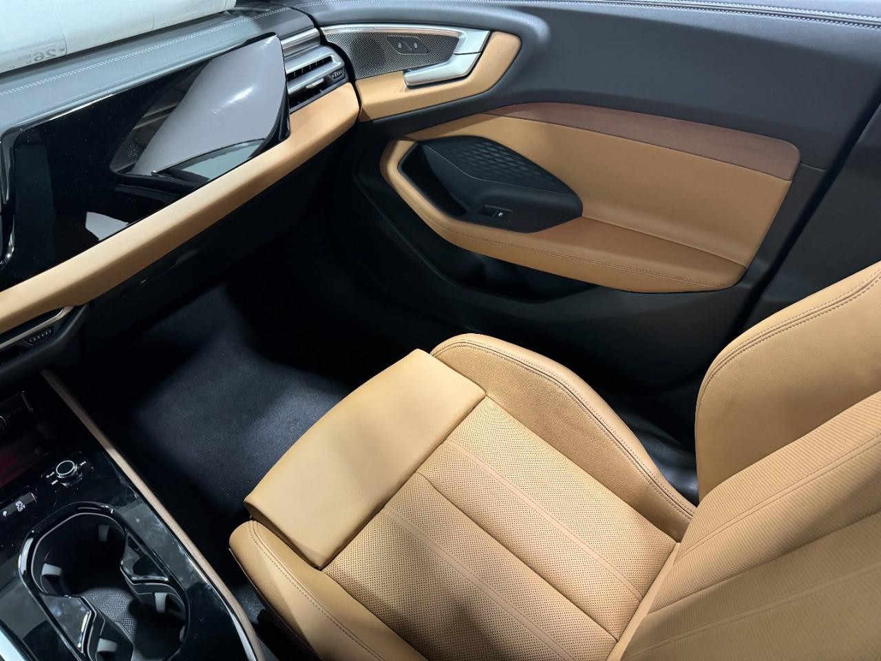 Audi A5 Vehicle Full-screen Gallery Image 17