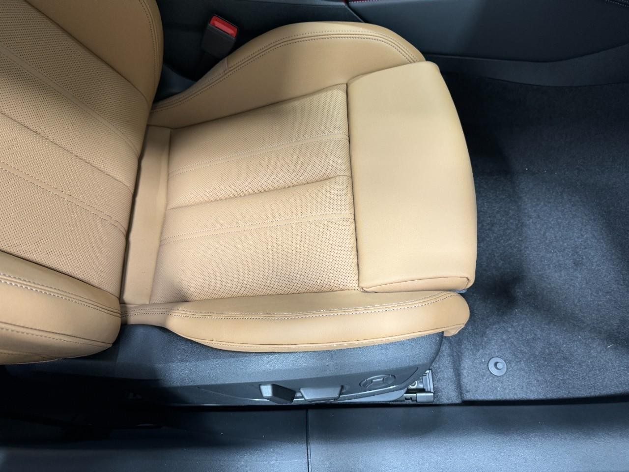 Audi A5 Vehicle Full-screen Gallery Image 19