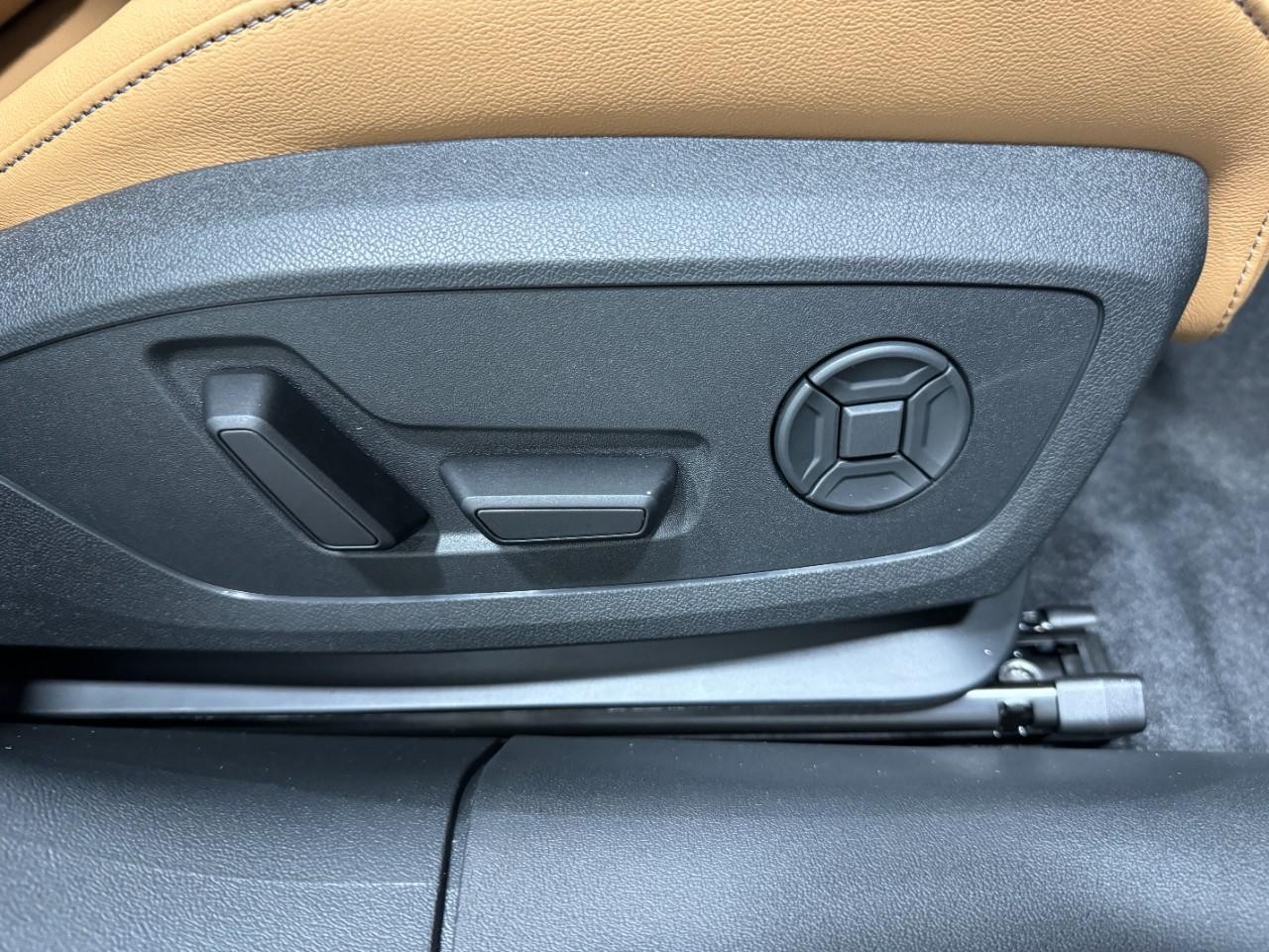 Audi A5 Vehicle Full-screen Gallery Image 20