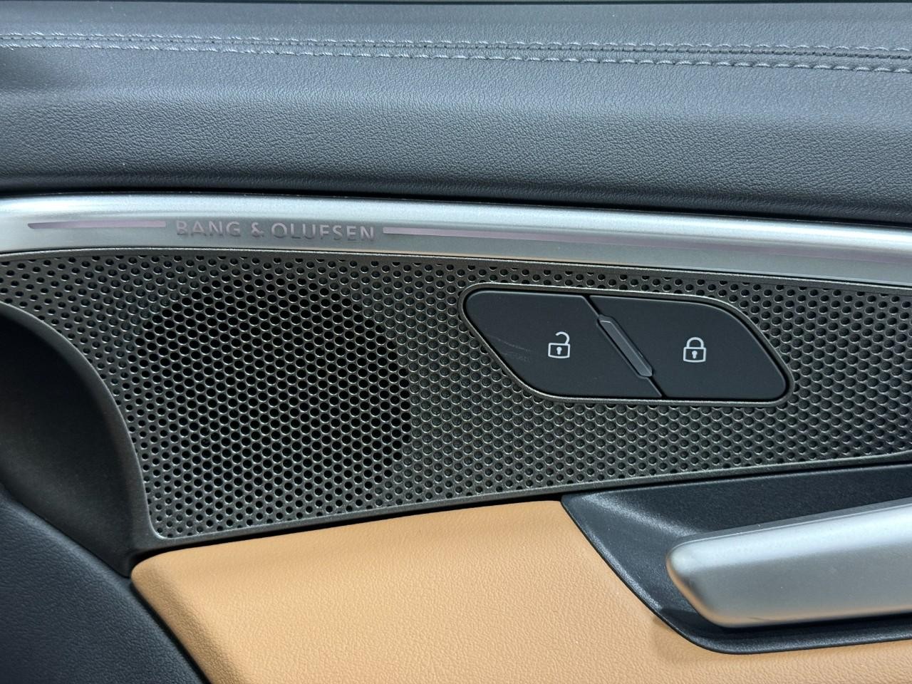 Audi A5 Vehicle Full-screen Gallery Image 21