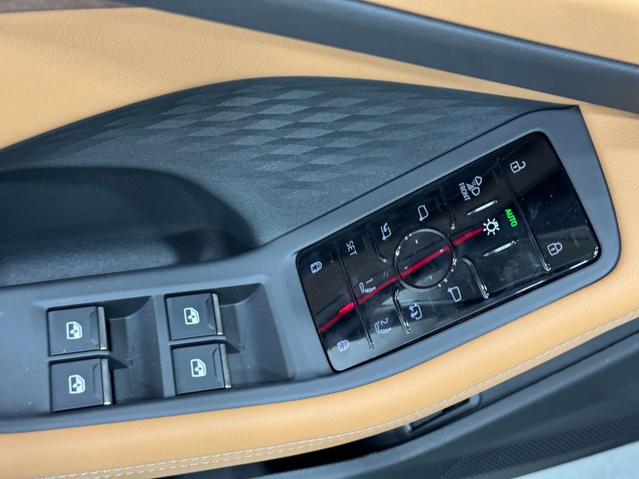 Audi A5 Vehicle Full-screen Gallery Image 23