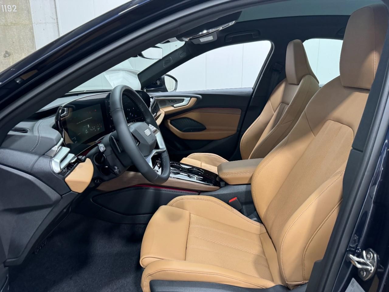 Audi A5 Vehicle Full-screen Gallery Image 25