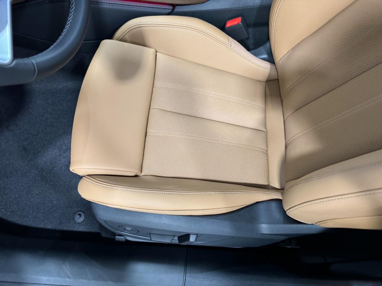 Audi A5 Vehicle Full-screen Gallery Image 26