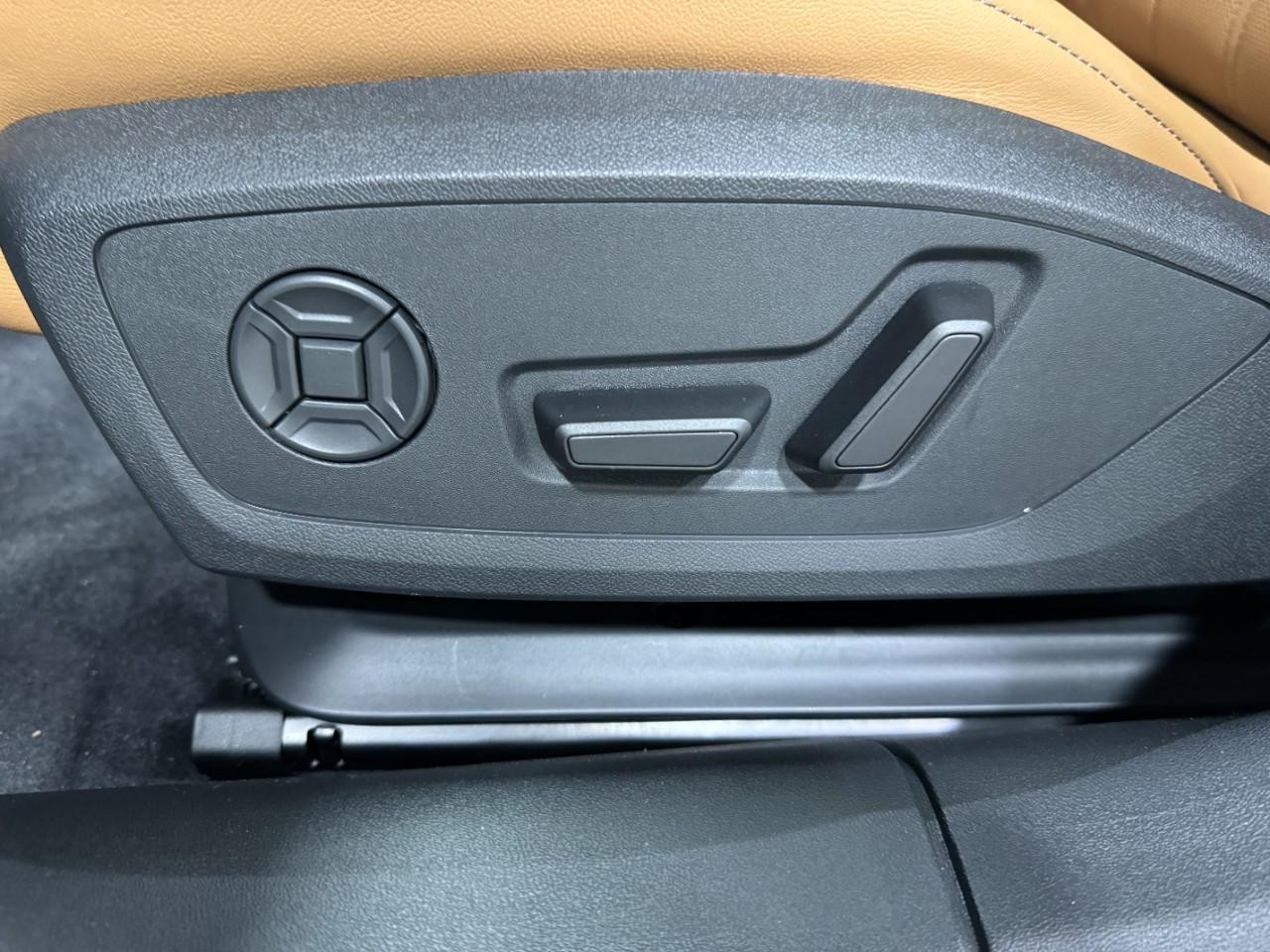 Audi A5 Vehicle Full-screen Gallery Image 27