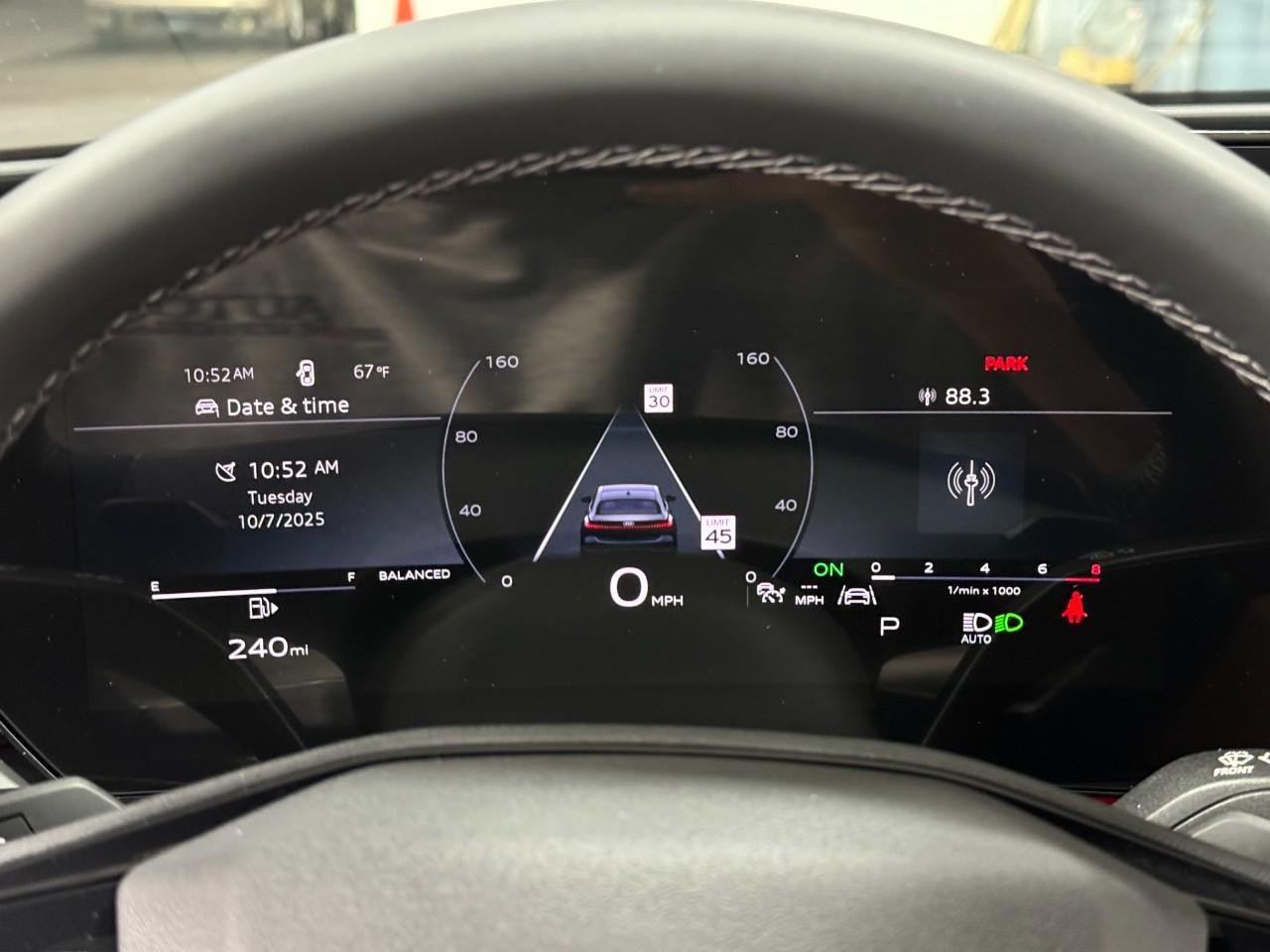 Audi A5 Vehicle Full-screen Gallery Image 31