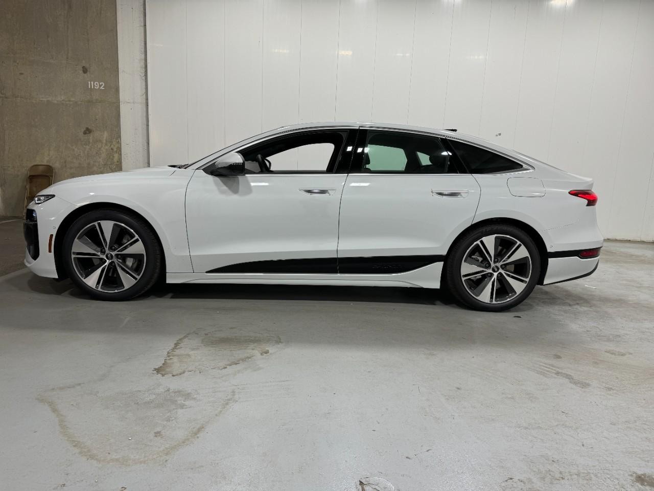 Audi A6 e-tron Vehicle Full-screen Gallery Image 2