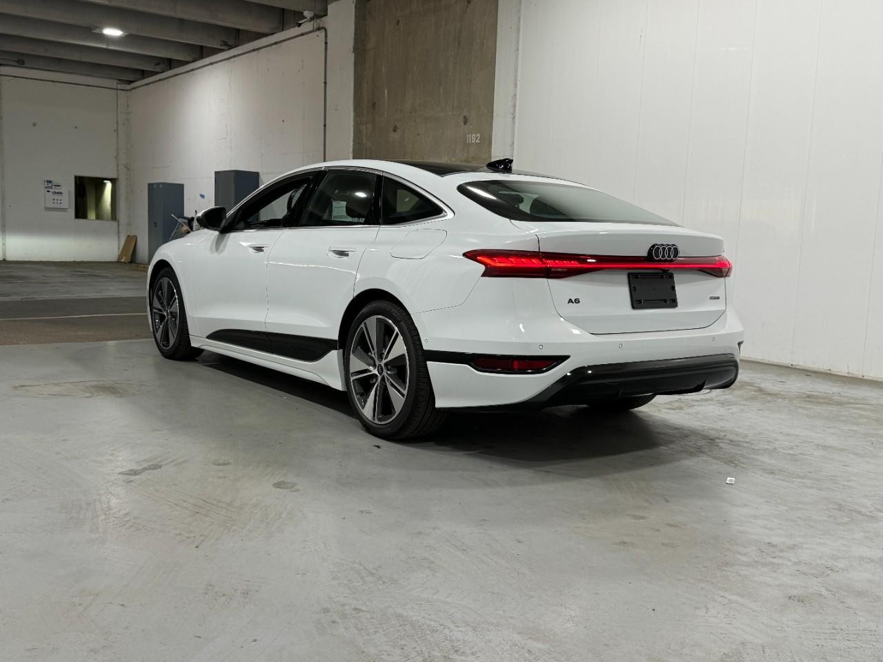 Audi A6 e-tron Vehicle Full-screen Gallery Image 3