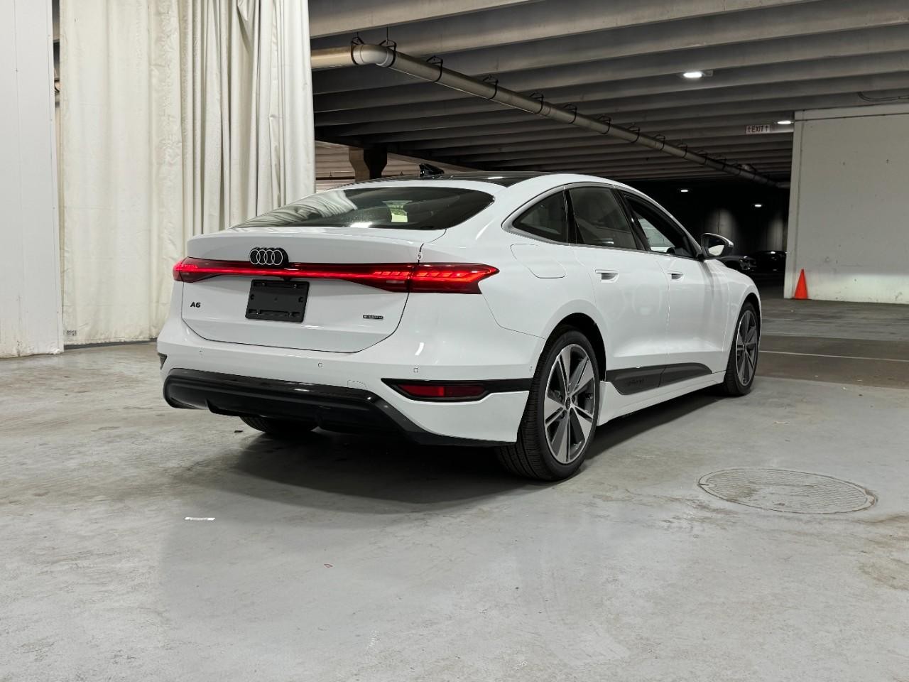 Audi A6 e-tron Vehicle Full-screen Gallery Image 4