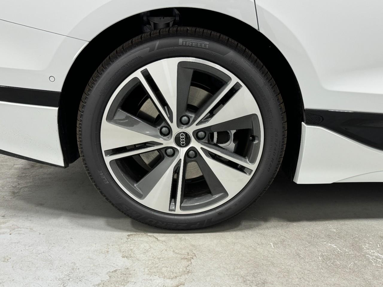 Audi A6 e-tron Vehicle Full-screen Gallery Image 5