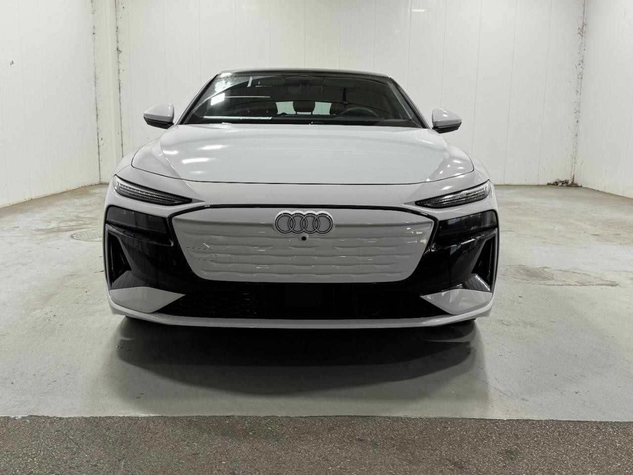 Audi A6 e-tron Vehicle Full-screen Gallery Image 7