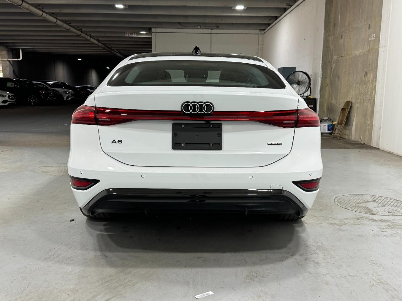 Audi A6 e-tron Vehicle Full-screen Gallery Image 9