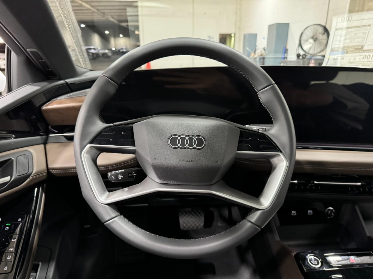 Audi A6 e-tron Vehicle Full-screen Gallery Image 14