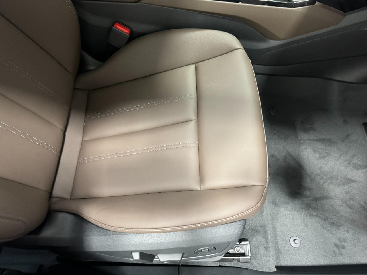 Audi A6 e-tron Vehicle Full-screen Gallery Image 19