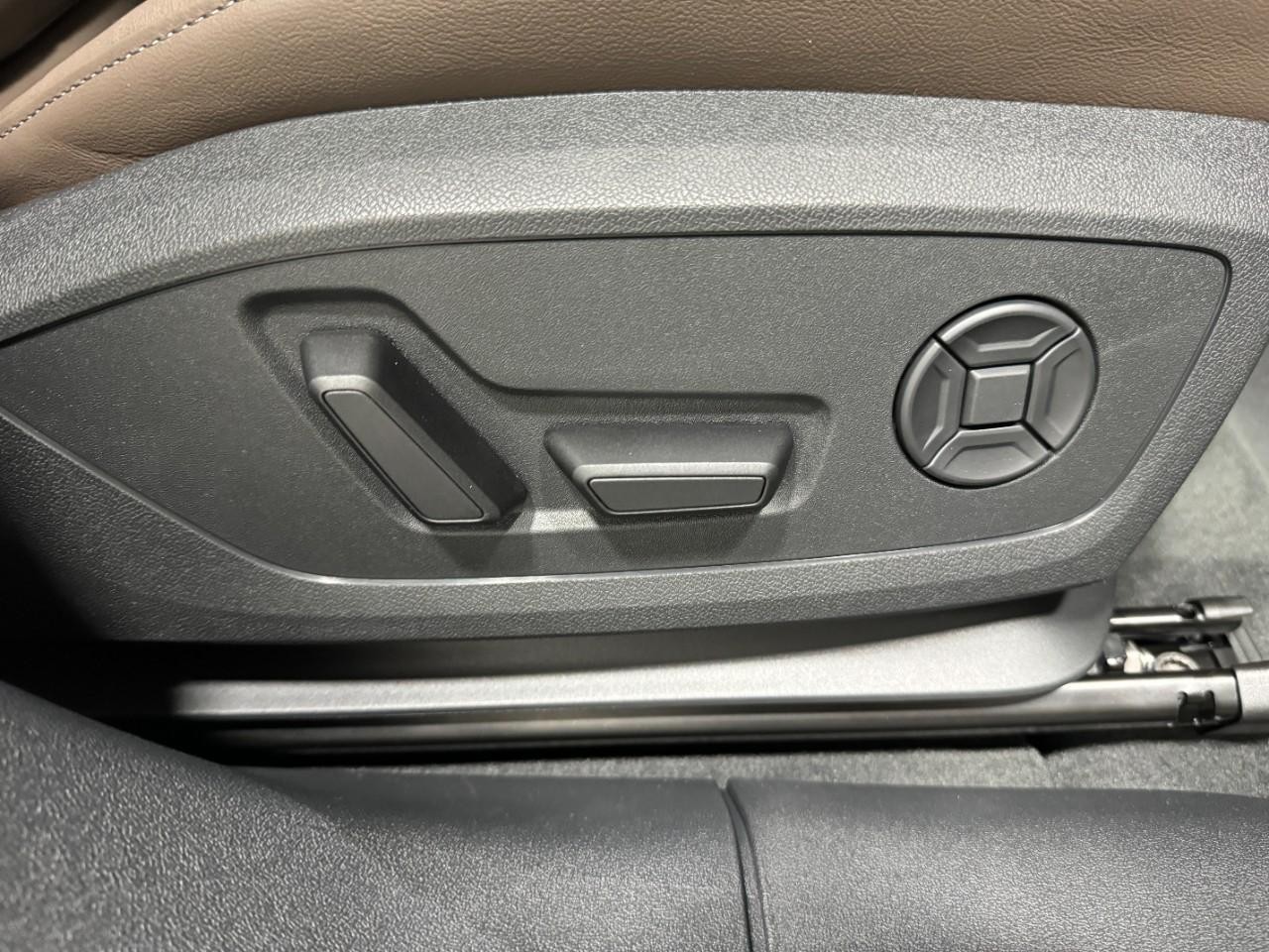 Audi A6 e-tron Vehicle Full-screen Gallery Image 20