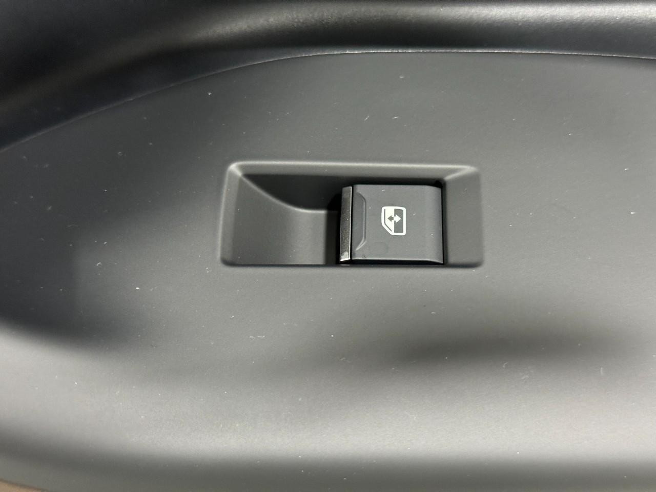 Audi A6 e-tron Vehicle Full-screen Gallery Image 22