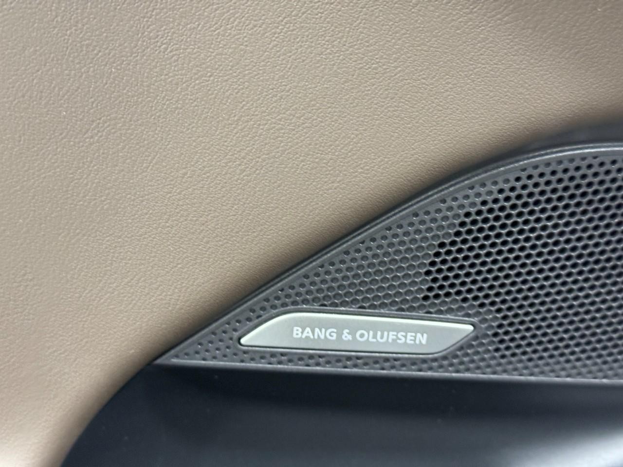 Audi A6 e-tron Vehicle Full-screen Gallery Image 23