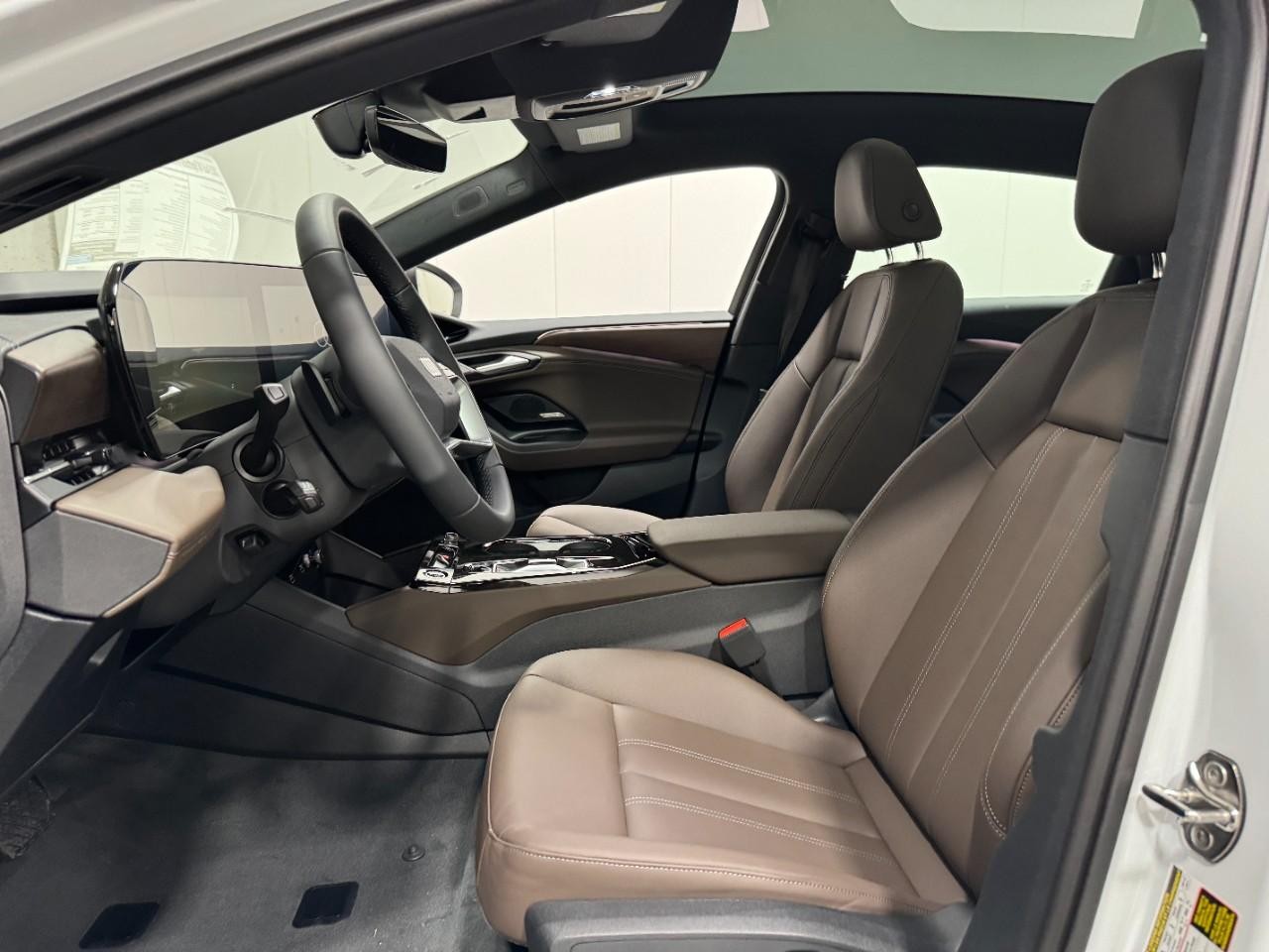 Audi A6 e-tron Vehicle Full-screen Gallery Image 27