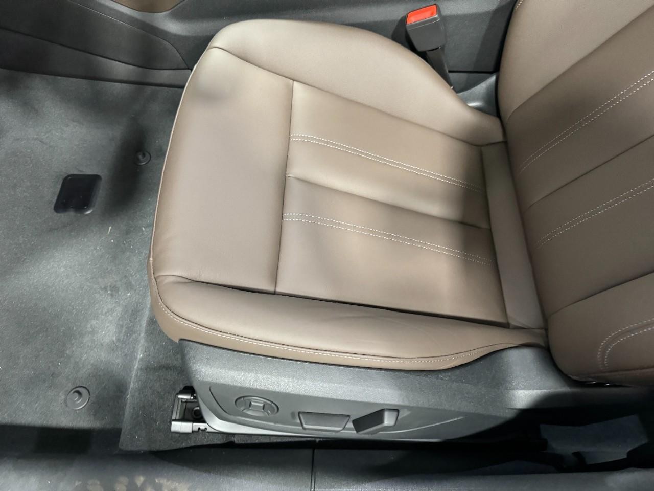 Audi A6 e-tron Vehicle Full-screen Gallery Image 28