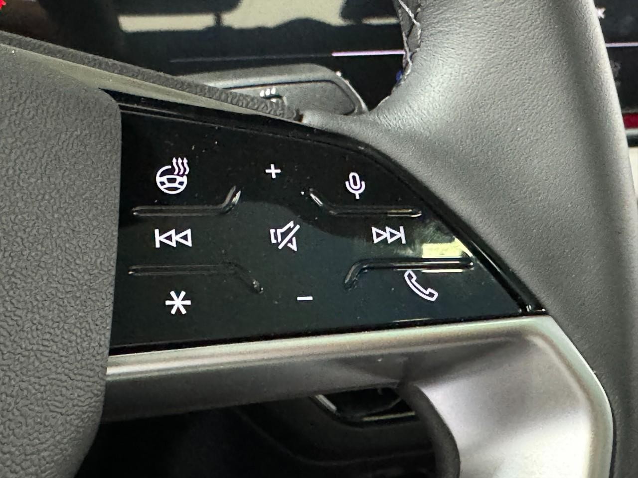 Audi A6 e-tron Vehicle Full-screen Gallery Image 32