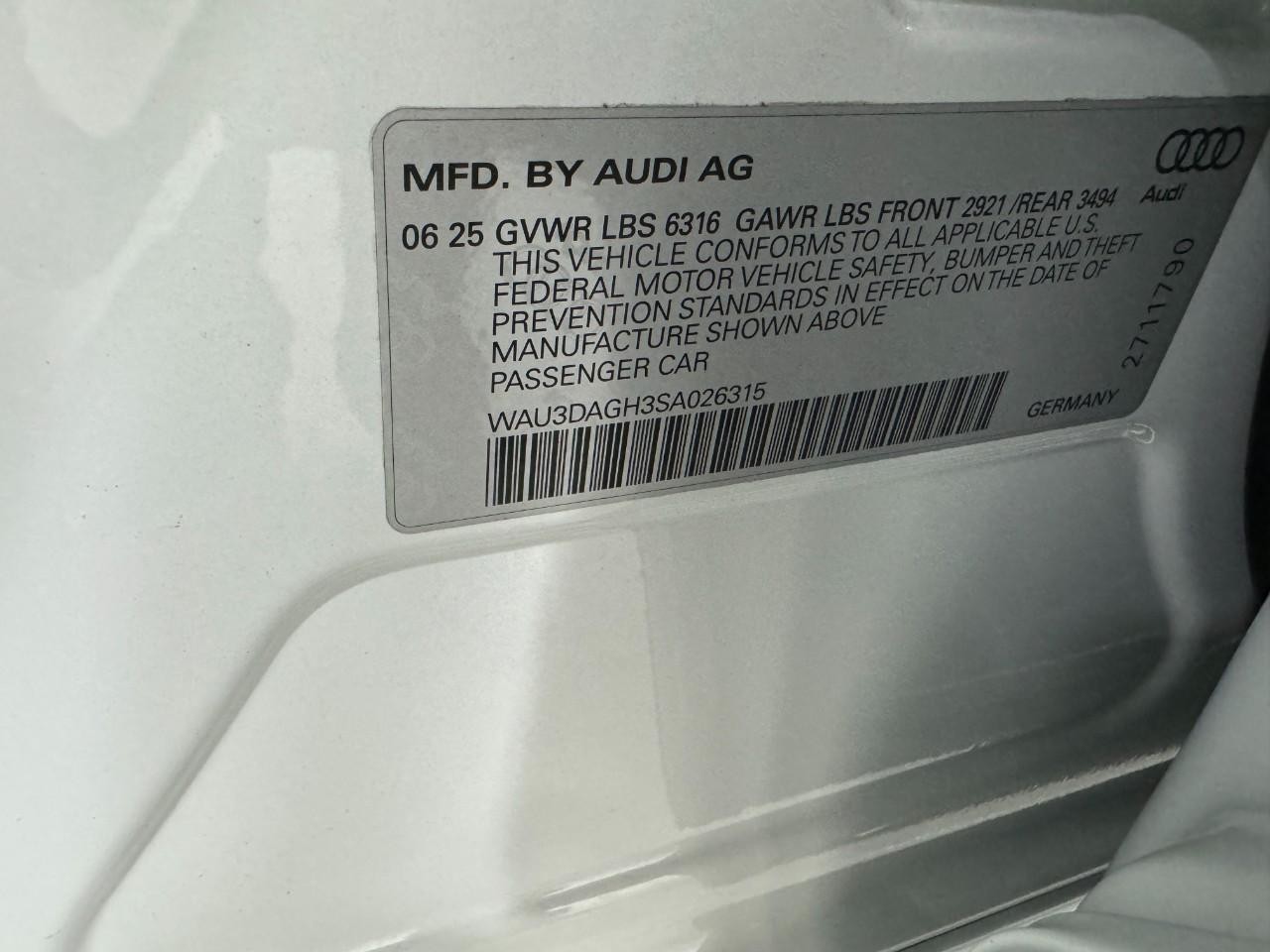 Audi A6 e-tron Vehicle Full-screen Gallery Image 35