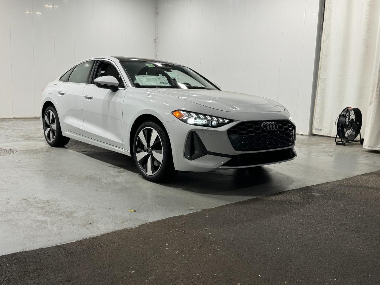 Audi A5 Vehicle Full-screen Gallery Image 6