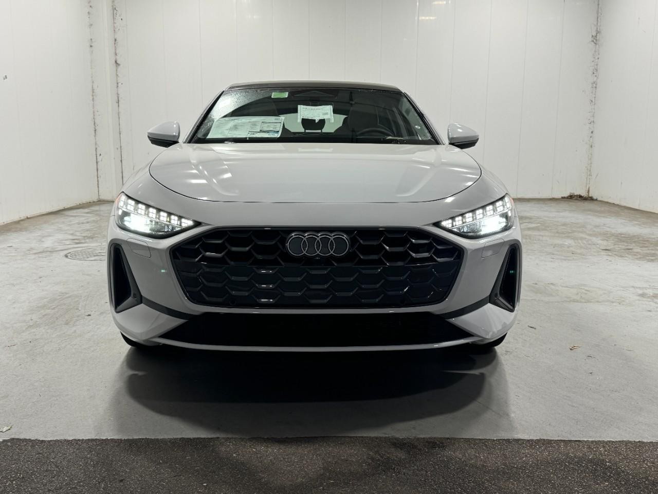 Audi A5 Vehicle Full-screen Gallery Image 7